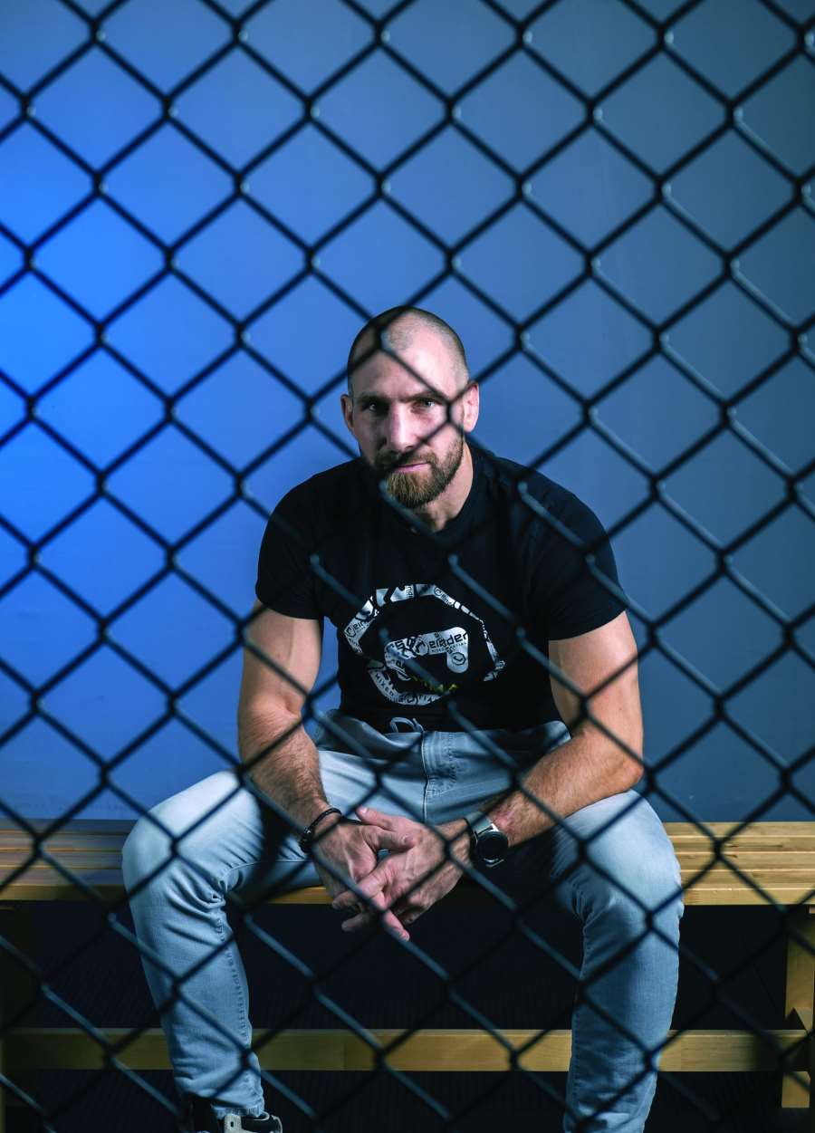 Přesilovka pět na jednoho. Tohle bude trenérská MMA fuška na Štvanici 
