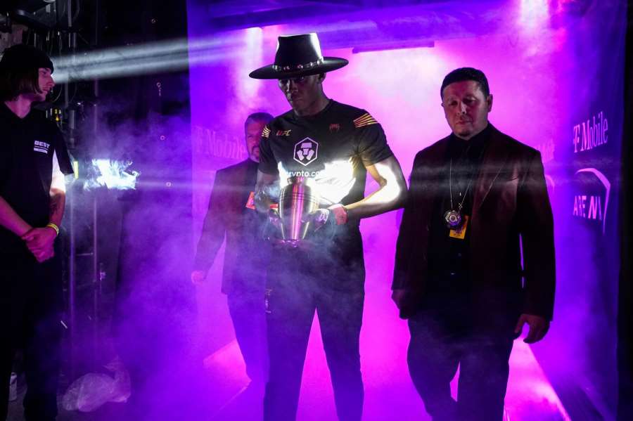 Konečně pohni zadkem, těší se nový šampion UFC. Píšeme dějiny, reaguje bývalý vládce