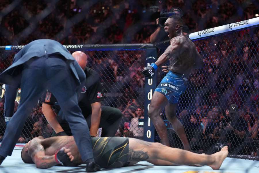 Adesanya sestřelil šampiona UFC, král je zpět. KO. Past vyšla