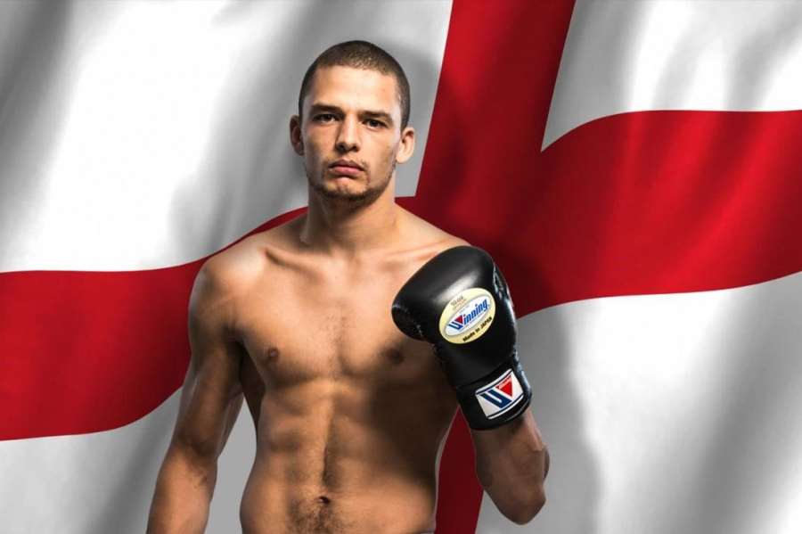 Život na útěku! Fighter prchal před trestem za zločin, který nespáchal. Po návratu domů skončil v poutech