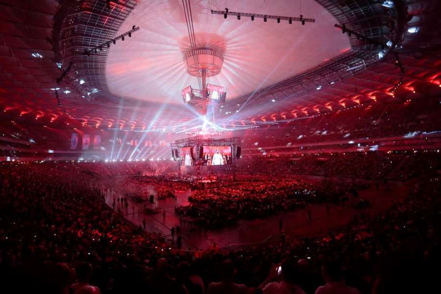 V červnu se bude psát historie MMA. Přijde na 60 000 fanoušků?