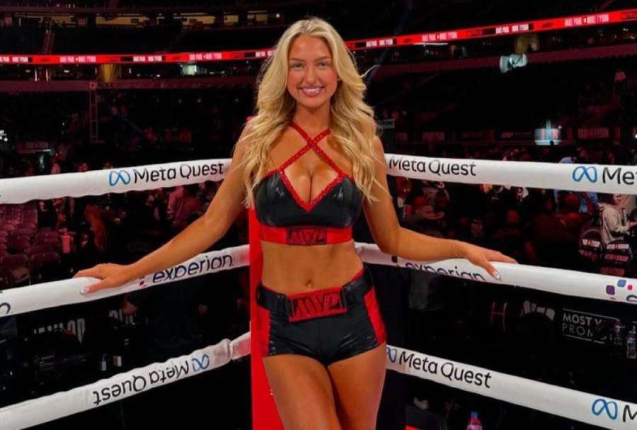 Ring girl oslnila půvabem a přednostmi