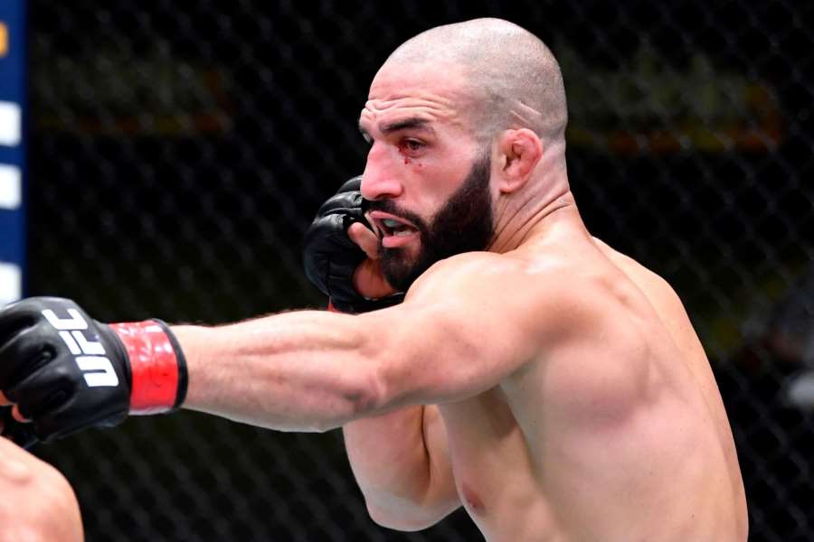 Bojovník UFC bránil na ulici rodinu před napadením baseballovou pálkou