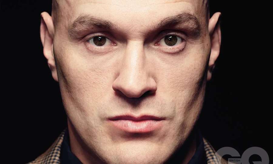 Boxerský šampion jako Ježíš. Putoval na Velký pátek s křížem na zádech