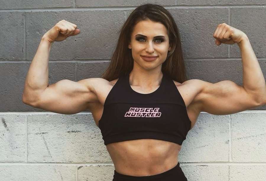 S odhaleným tělem za fanoušky. Bicepsy jako chlouba a cesta ke slávě
