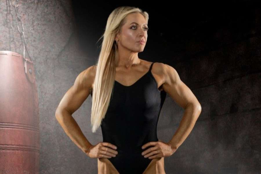 Vypadá o deset let mladší. Žena zhubla za půl roku 23 kilogramů