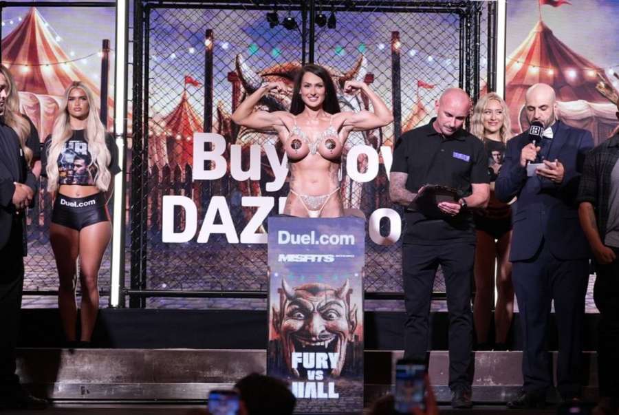 Boxerka se ukázala prakticky nahoře bez, pak slavila v ringu