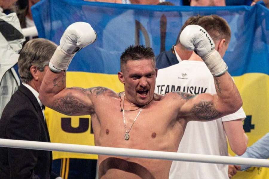 Šampion provokoval Usyka. Křičel a ukazoval bicepsy
