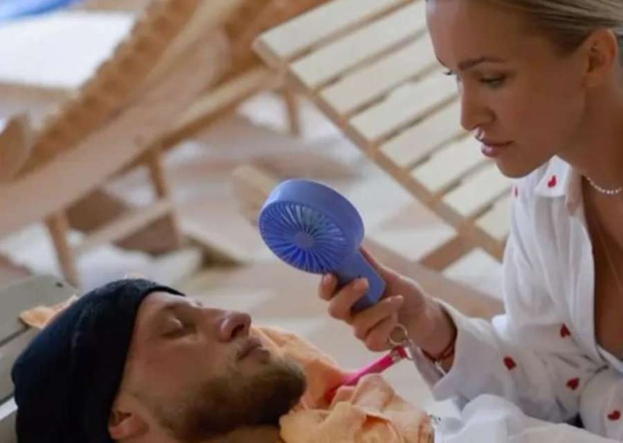 Slováková v akci. Roušal dostal péči při shazování i v bazénu