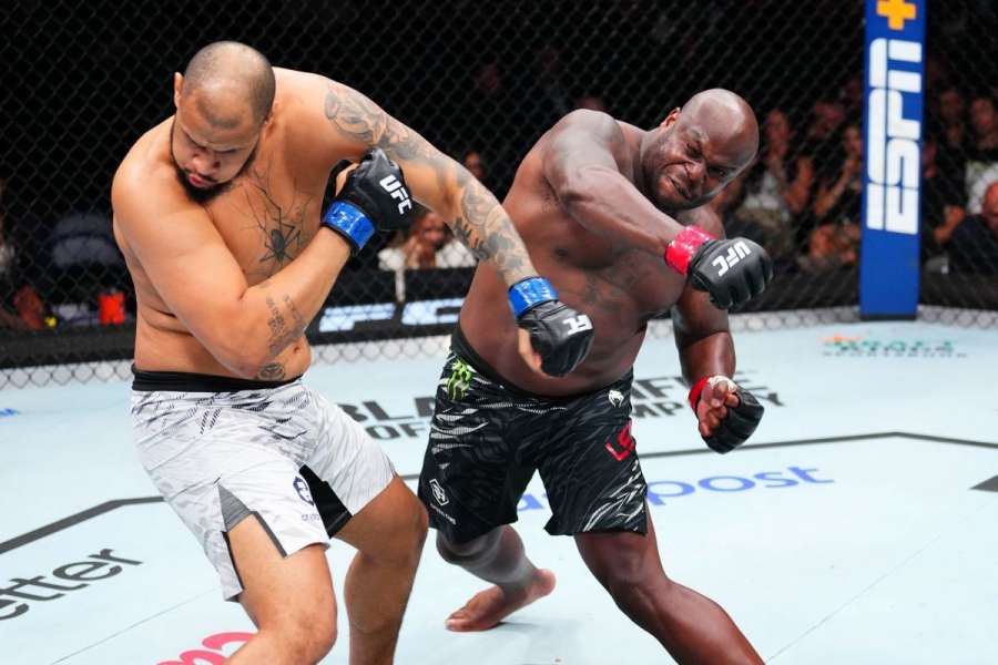 Bestie z UFC má další zářez. Skolila neporaženého obra, pak ukázala holé pozadí