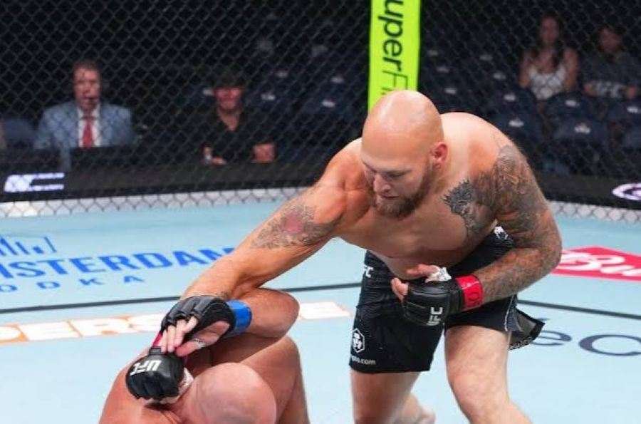 Rána jako kladivem. Těžká váha a její demoliční debut v UFC 