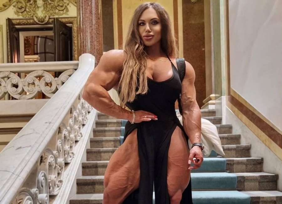 Žena toho ukazuje více než chlapi, odhalila svůj objem
