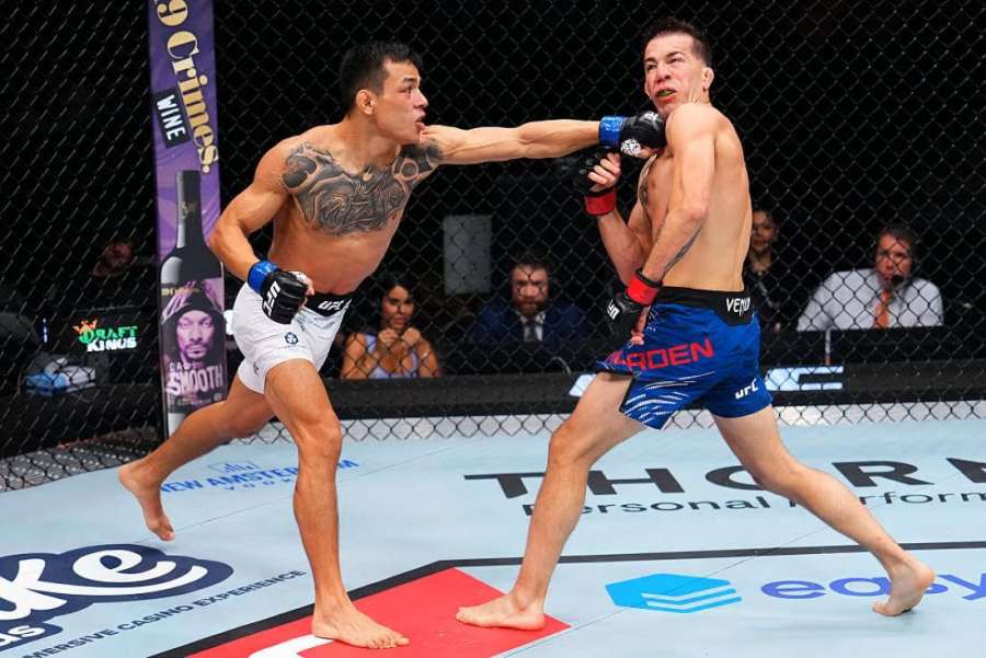 Mladík rozpoutal v UFC demolici. Soupeře nešetřil, bušil do něj jako zběsilý