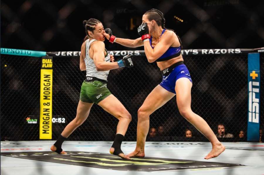 Fenomenální KO v UFC. Američanka překvapila kopačkou na hlavu