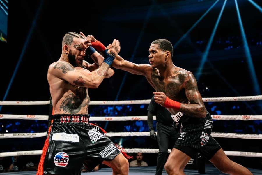 Diskvalifikace v boxu bez rukavic, boxer si spletl sport a šokoval soupeře i fanoušky