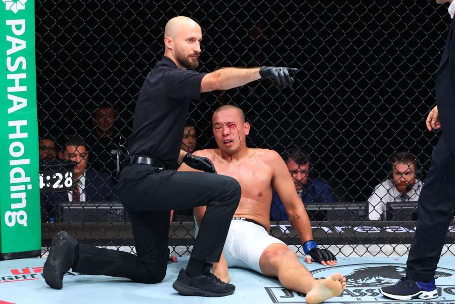 Zázrak v UFC. Schytal zakázané koleno, neviděl, přesto bojoval dál a zvítězil