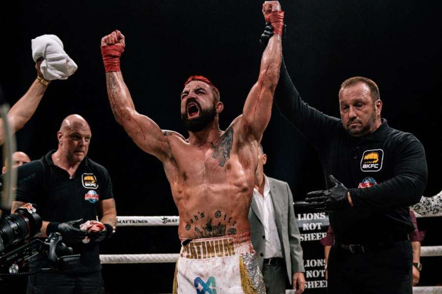 Divoký McGregor. Tohle je tvé rande, ty mi zatančíš, chlapče, šponoval rivala