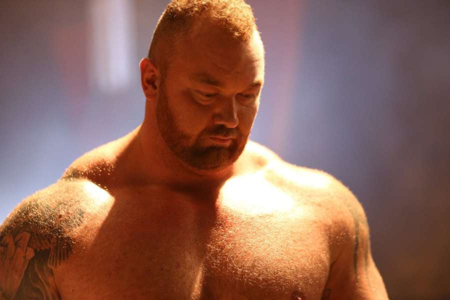Nový světový rekord. Legendární silák zvedl 505 kilo 