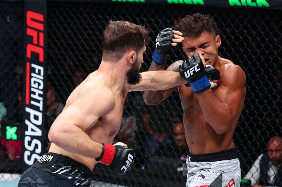 Zápas roku v UFC skončil tvrdým KO