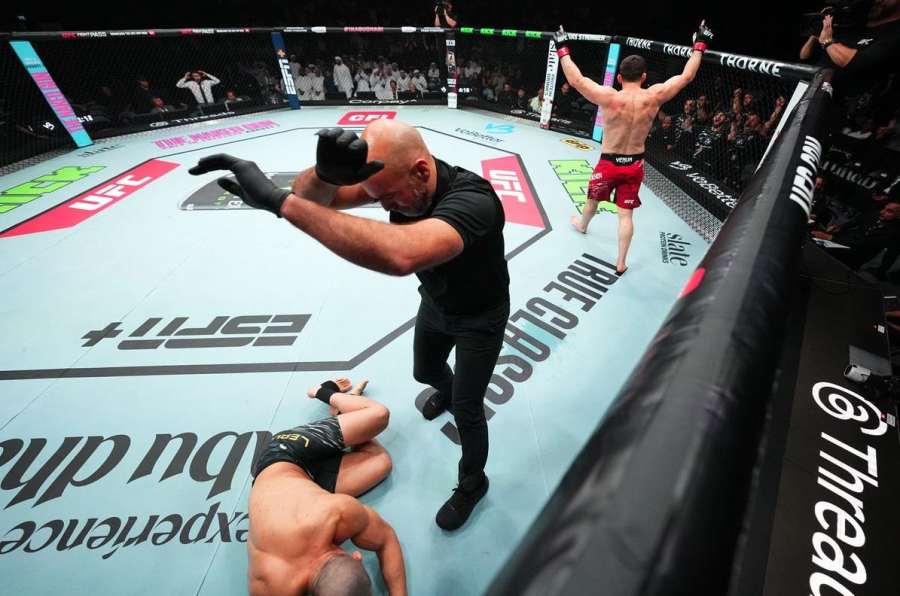 KO jednou ranou. Ruský veterán UFC zničil o deset let mladšího soupeře