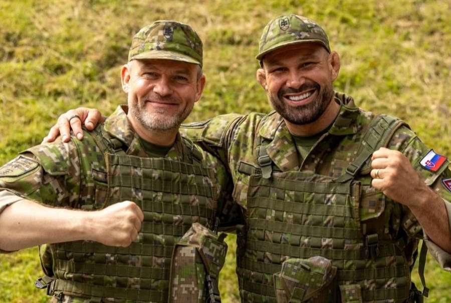 Végh s prezidentem Slovenska. Tohle není komedie, reaguje z vojenského výcviku
