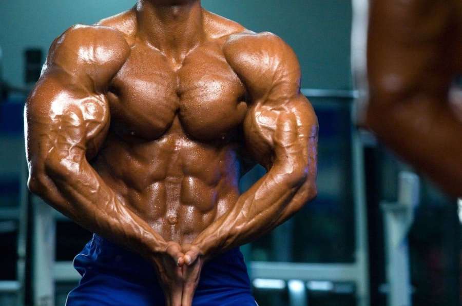 Zemřel novodobý Pepek námořník. Do svalů si píchal olej