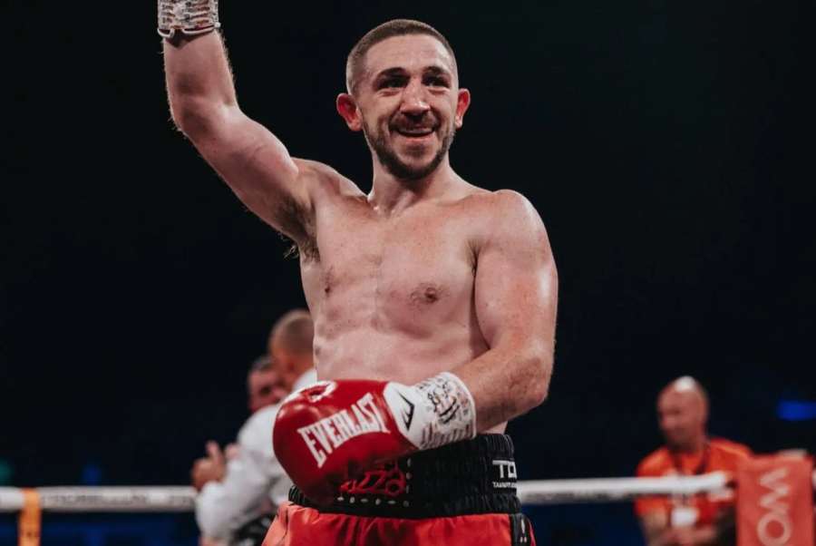 Měl být kořistí, jenže překvapil. Britský boxer zničil ruského šampiona