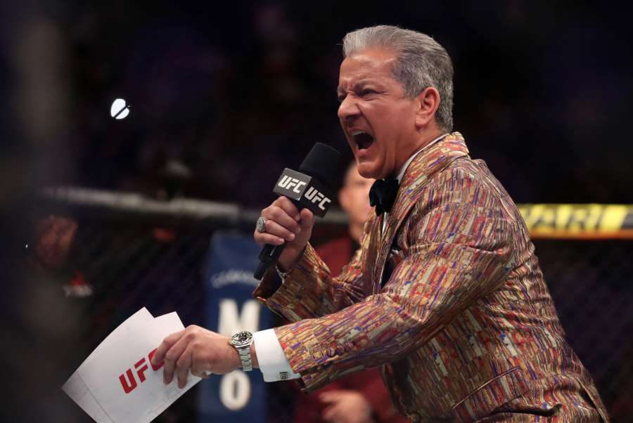 Jen pojď, ty malá kryso. Tatínek tě zmlátí, procedil McGregor. Teď Bruce Buffer přisypal sůl do starých ran