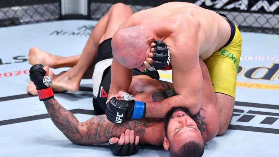 V 41 letech jde v UFC o titul a může být inspirací. Bude mít tato pohádka šťastný konec?