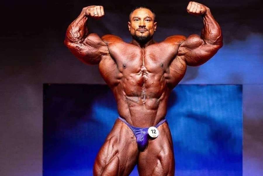 Kulturista s největšími bicepsy na světě. Teď je ukázal ve 48 letech
