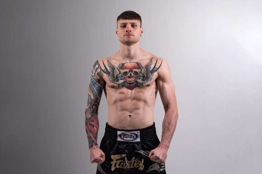 Půjdu do roboty a pak se domů vyspat, těší se na zápas třinecký fighter, který sbírá umělecká díla