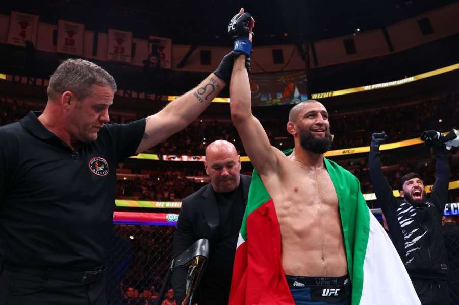 Zrodila se legenda, v UFC nastala éra neuvěřitelného šampiona