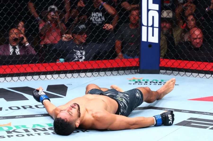 Demoliční KO. Nováček v UFC si naběhl a padl k zemi