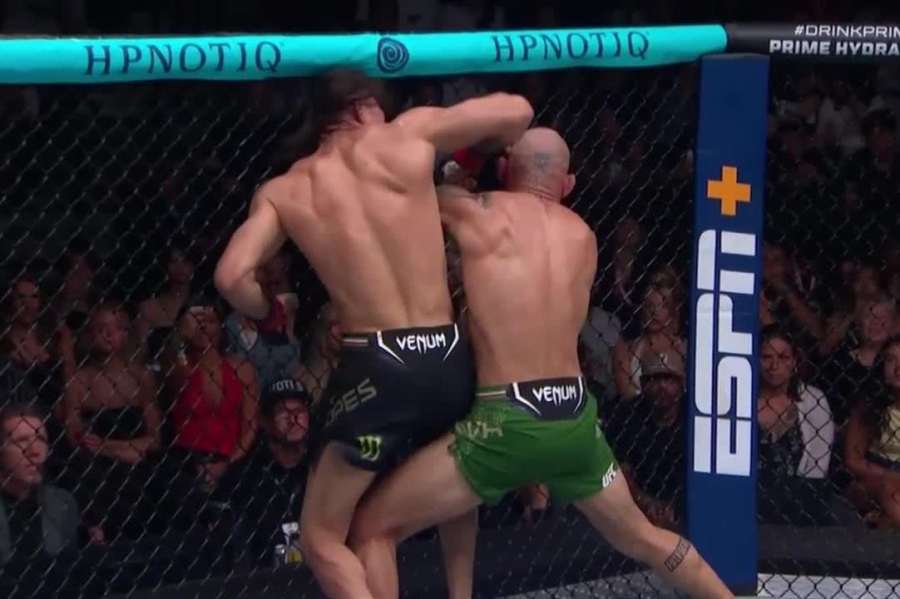 KO loket rozhodl. Divočina v UFC a adept na zápas roku