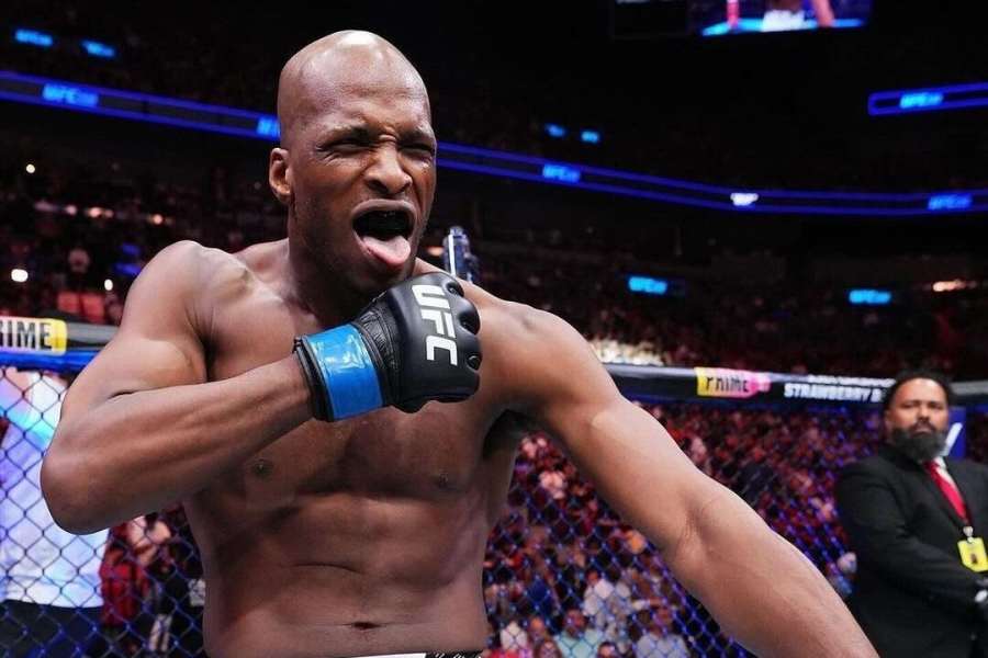 Skolil soupeře jednou ranou. Showman z UFC opět bavil