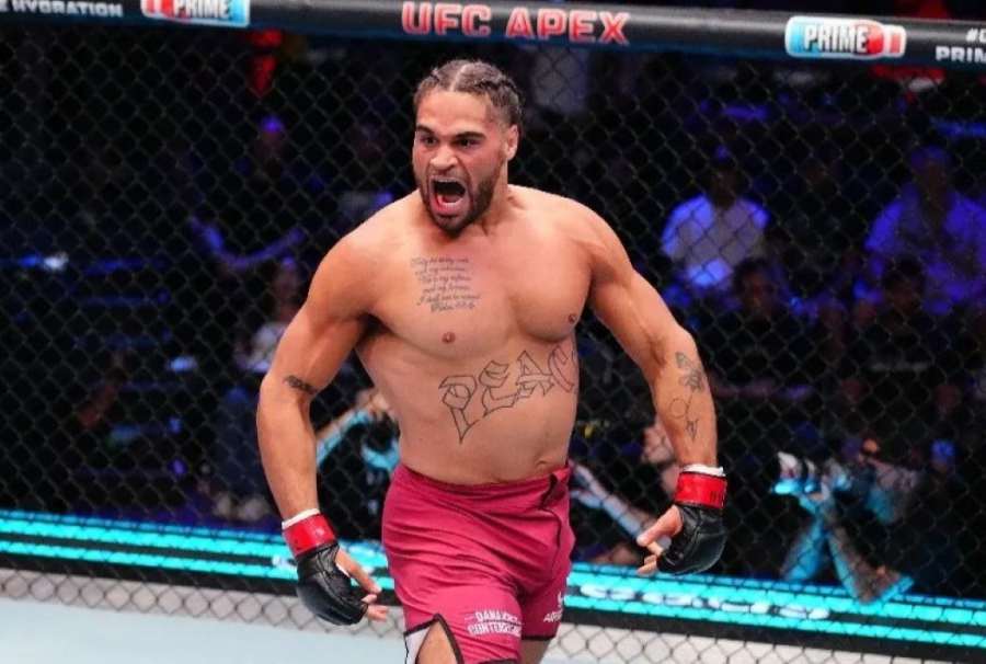 Vyprášil mu kožich. Nový a malý obr v těžké váze UFC