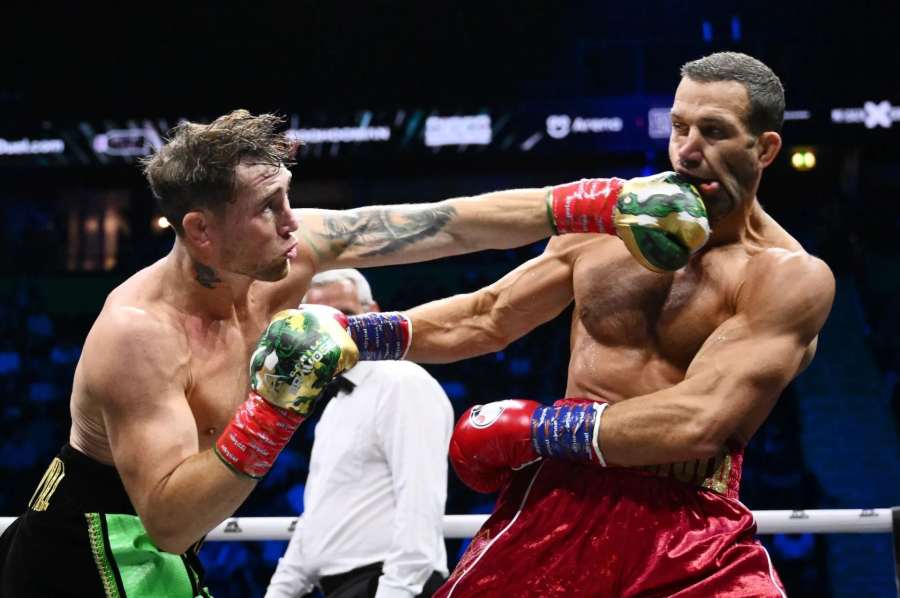 Padl k zemi. Bitva dvou bývalých bojovníků UFC přinesla KO v boxu