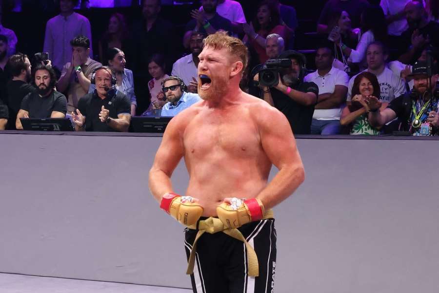 Největší KO kariéry, legenda padla. Teď chce těžká váha 150kilového Halla