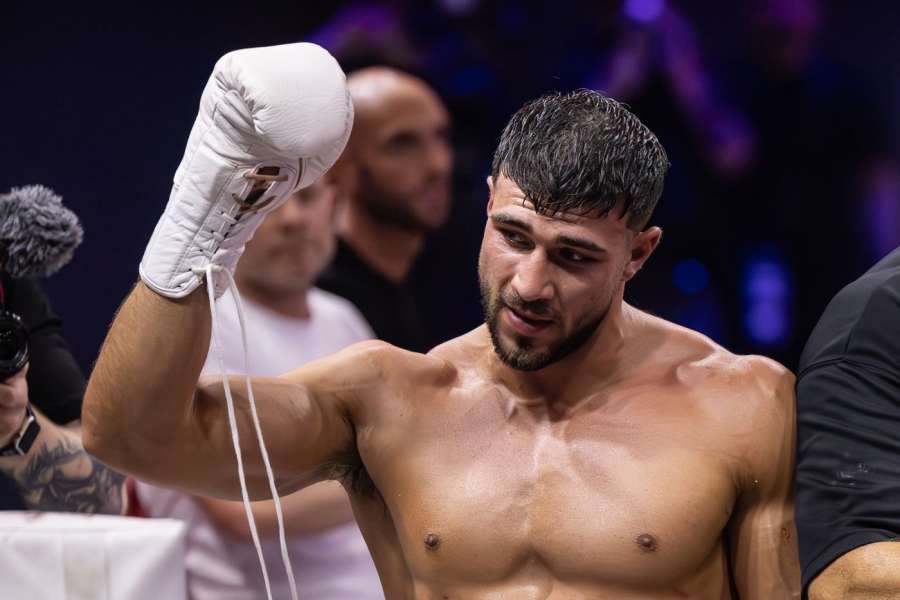 Tommy Fury zesměšňoval Paula: Když přežije dvě minuty, bude to podplacené