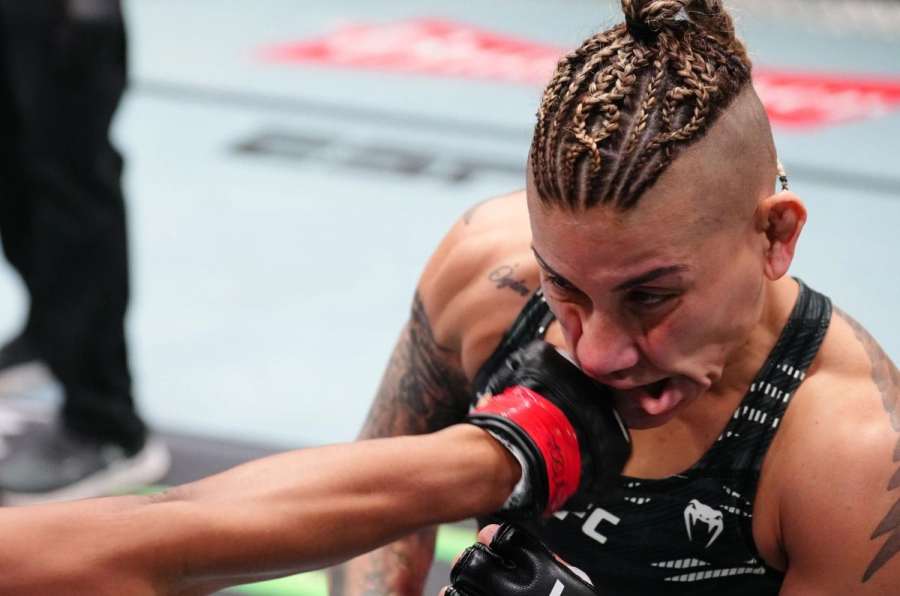 Přemožitelka Pudilové v UFC řádila. Brazilku složila drtivou kombinací