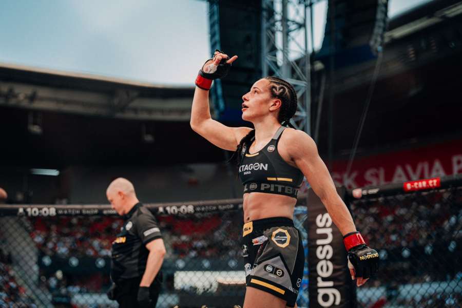 MMA ONLINE: Vémola přišel do Edenu i s rodinou, německá kráska rozpoutala demolici