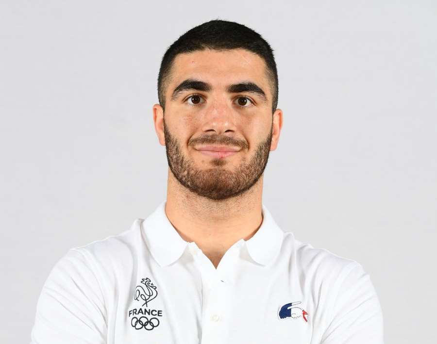 Skandál v olympijském boxu. Diskvalifikovaný Francouz mlátil do kamery a odmítl opustit ring