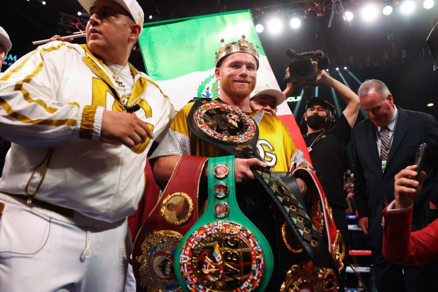 Ať žije král! Canelo brutálně knokautoval Američana a vstoupil mezi nesmrtelné