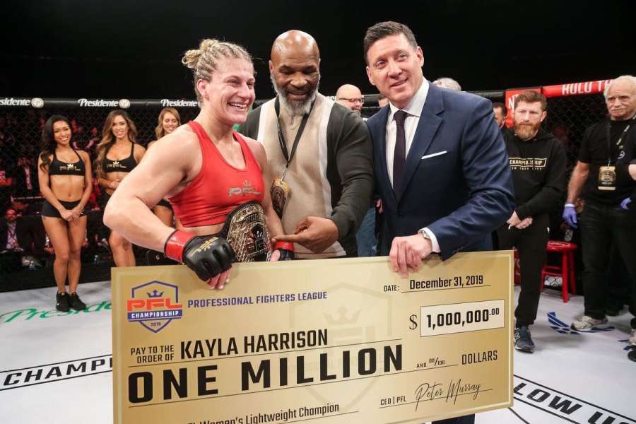 Ngannou zvažuje nabídky, slavná zápasnice ho lanaří do PFL
