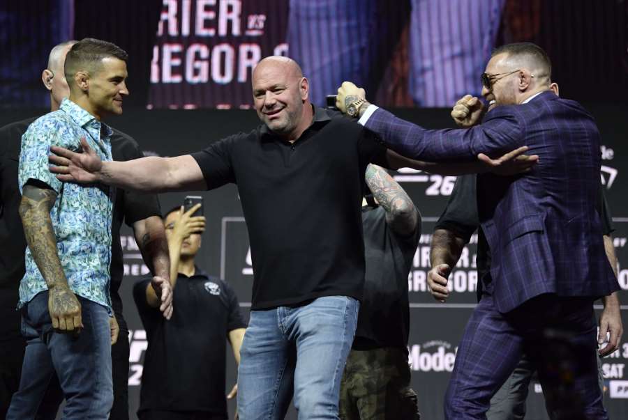 Mašina na peníze. McGregorovi se dostává zvláštního zacházení. Nefňuká, tvrdí White