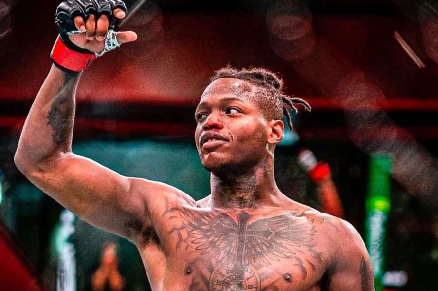 Jako kočka s myší. Bojovník v kleci lovil svého krajana, nejspíš ho tím poslal pryč z UFC