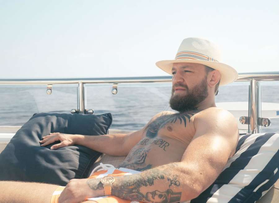 McGregor začal přebudovávat kariéru na bagru. Teď navíc vyfasoval distanc