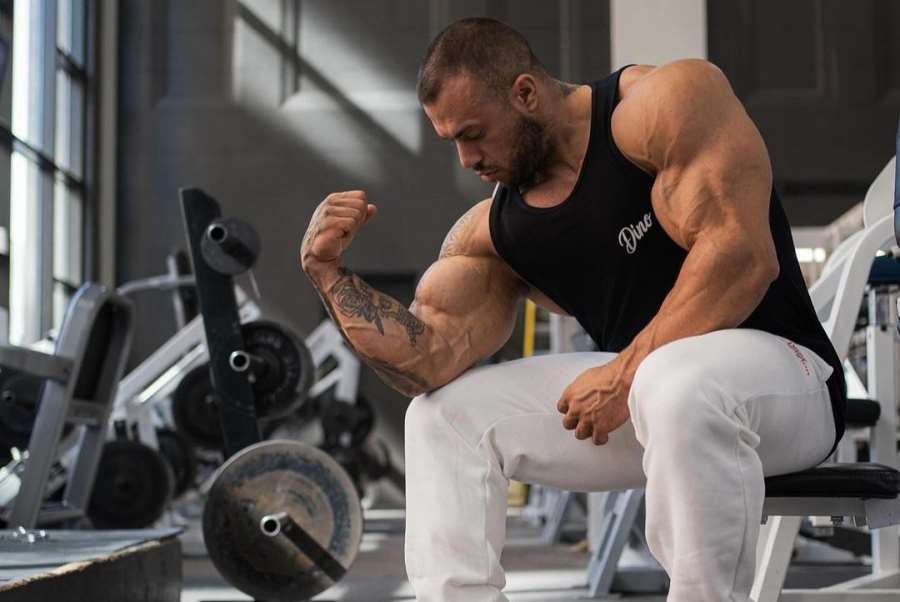Mladík se stal gigantem. 120kilové monstrum ukázalo fotku z mládí