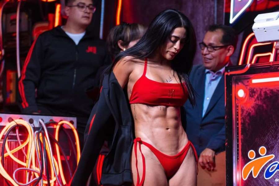 Modelka nakoukla do světa boxu. Svlékla se na váze a ohromila