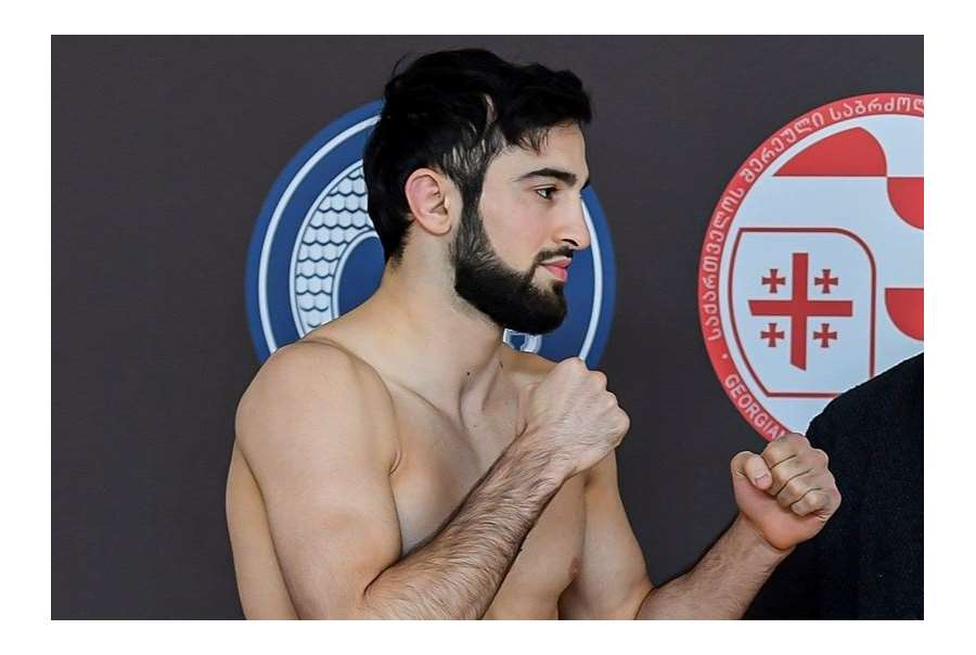 MMA bojovník nadchl fanoušky. Vyskočil a famózně trefil. KO!